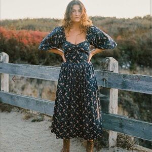 Christy Dawn Peyton Dress Size M
Mums Ditsy
EUC